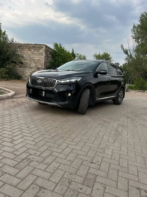 В продаже kia соренто прайм
Полный привод, 7 мест, салон - кожа.
130 Тысяч пробег
2.2 Турбо дизель, 200 л/сил.
Едет достойно, расход топлива маленький.
Расширенная комплектация, подогрев и вентиляцией всех сидений, также подогрев руля.
Премиум музыка - harman kardon, заводская магнитола с навигацией, заводские колонки.
Кузов в идеальном состоянии, отполированный месяц назад.
Два комплекта резины.
Сигнализация старлайн с автозапуском.
Так же на авто стоит турботаймер для правильного использования турбины.
Комплектация практически максимальная (нет люка).
Парктронники в круг, камера заднего вида.
18 Радиус диски - оригинал.
Складывание зеркал, безключевой доступ, стар стоп кнопка, открытие багажника жестом руки и многое другое.
Можно приобрести в кредит, а также рассмотрю варианты обмена.
Хороший торг возле авто.
✅ Юридически чистая без штрафов залогов и обременений, полный комплект документов
✅ Родной пробег. Подтвержденный книгой обслуживания, так как авто дилер
📞 Звоните: +7(949)3322844 - фотография - 2
