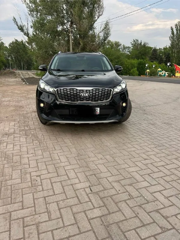 В продаже kia соренто прайм
Полный привод, 7 мест, салон - кожа.
130 Тысяч пробег
2.2 Турбо дизель, 200 л/сил.
Едет достойно, расход топлива маленький.
Расширенная комплектация, подогрев и вентиляцией всех сидений, также подогрев руля.
Премиум музыка - harman kardon, заводская магнитола с навигацией, заводские колонки.
Кузов в идеальном состоянии, отполированный месяц назад.
Два комплекта резины.
Сигнализация старлайн с автозапуском.
Так же на авто стоит турботаймер для правильного использования турбины.
Комплектация практически максимальная (нет люка).
Парктронники в круг, камера заднего вида.
18 Радиус диски - оригинал.
Складывание зеркал, безключевой доступ, стар стоп кнопка, открытие багажника жестом руки и многое другое.
Можно приобрести в кредит, а также рассмотрю варианты обмена.
Хороший торг возле авто.
✅ Юридически чистая без штрафов залогов и обременений, полный комплект документов
✅ Родной пробег. Подтвержденный книгой обслуживания, так как авто дилер
📞 Звоните: +7(949)3322844 - фотография - 3