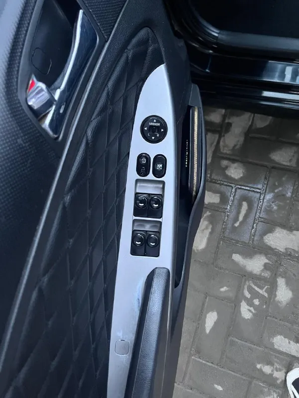 Продам hyundai solaris, в отличном состоянии !
2014 Год выпуска.
Пробег - 203 000 тыс. Км.
1.6, 123 Л. С.
В такси не была!
Юридически чистая!
Птс оригинал.
Двигатель работает исправно, не троит, не дымит, прошит, катализатор удален.
Коробка не хрустит, скоростя включаются плавно.
Кондиционер работает исправно.
Установлен планшет, видеорегистратор, камера заднего вида, мультируль.
Подогрев передних сидений и заднего стекла.
Система abs
Стеклоподъемники все рабочие ( и задние).
Перебрана передняя подвеска.
Замена масла производилась каждые 7 тыс.
Фары линзованые, есть ходовые огни, установлены светодиодные лампочки, как и в туманках.
Есть не значительные сколы по кузову.
Реальному покупателю торг у капота!
Подробнее по телефону: 8 (989) 528-59-15
Нахожусь в селе авило-успенке.
📞 Звоните: +7(989)5285915 - фотография - 9