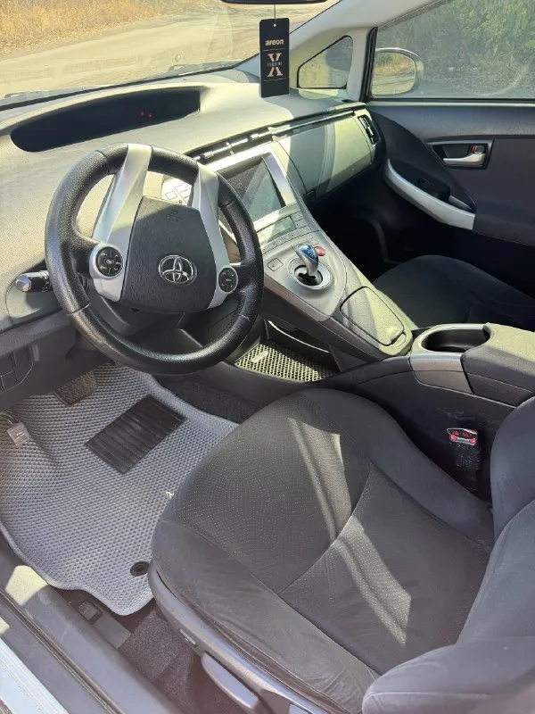 В продаже toyota prius 2013 год(рейсталинг).
Про машину очень много рассказывать.
Родной пробег у авто 170 тысяч км. 1.8. Европеец, не американец. Перебрана полностью ходовая часть, новые тормозные диски, колодки. Практически новая летняя резина. Новые р17 диски оригинал япония. На машине не одного крашенного элемента. Вся в родном состоянии.
Состояние салона идеал. Установлена дорогая led оптика, ближний дальний туманки. Замена масла каждые 5-7 тысяч liqui moly molygen. Все жидкости поменяны.
Установлена магнитола teyes магнитола.
Цена авто 1.350🍋. Торг реальному покупателю.
Тел: +7-949-511-88-87
📞 Звоните: +7(949)5118887 - фотография - 4