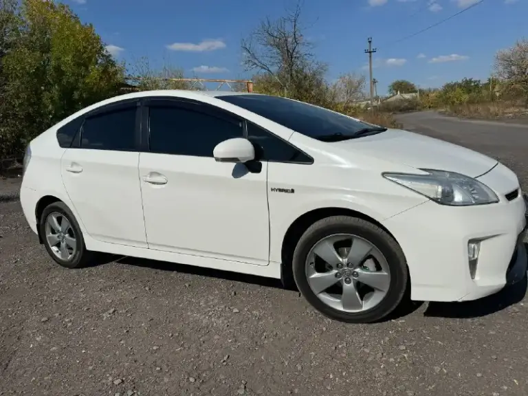 В продаже toyota prius 2013 год(рейсталинг).
Про машину очень много рассказывать.
Родной пробег у авто 170 тысяч км. 1.8. Европеец, не американец. Перебрана полностью ходовая часть, новые тормозные диски, колодки. Практически новая летняя резина. Новые р17 диски оригинал япония. На машине не одного крашенного элемента. Вся в родном состоянии.
Состояние салона идеал. Установлена дорогая led оптика, ближний дальний туманки. Замена масла каждые 5-7 тысяч liqui moly molygen. Все жидкости поменяны.
Установлена магнитола teyes магнитола.
Цена авто 1.350🍋. Торг реальному покупателю.
Тел: +7-949-511-88-87
📞 Звоните: +7(949)5118887 - фотография - 8