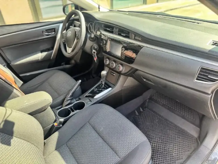Продаю свой надежный автомобиль toyota corolla 2013, 1.6 cvt, style – ухоженный, с антикором и готов к зиме!
💰 Цена: 1 450 000 ₽ торг у капота.
📲 +7(949)322-18-00
📍 Осмотр и тест-драйв в удобное время г. Донецк, шахтерск, торез, снежное.
Автомобиль полностью готов к эксплуатации!
Пробег 203 000 км. Машина 2013 г, 3 владельца птс, приобретена в автосалоне toyota 23.01.2014г. В г. Ростов-на-дону, есть сервисная книжка. На 180-м регионе я первый владелец в птс.
Автомобиль без вложений:
✅Двигатель работает ровно, регулярная замена масла toyota масло, только поменял, отмечаю в журнале;
✅Воздушный, топливный фильтры, свечи заменены;
✅Кузов без ржавчины, провёл полную обработку;
✅Вариатор cvt работает мягко, без пинков, обслуживал;
✅По подвеске все менялось вовремя;
✅Подушки все на месте;
✅По опциям все необходимое есть:
- Кондиционер
- Подогрев передних сидений
- Хорошая оптика
- Жк-дисплей
- Управление на руле
- Камера заднего вида
- Carplay установлен
- Вместительный бага
📞 Звоните: +7(949)3221800 - фотография - 6