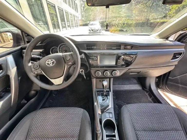 Продаю свой надежный автомобиль toyota corolla 2013, 1.6 cvt, style – ухоженный, с антикором и готов к зиме!
💰 Цена: 1 450 000 ₽ торг у капота.
📲 +7(949)322-18-00
📍 Осмотр и тест-драйв в удобное время г. Донецк, шахтерск, торез, снежное.
Автомобиль полностью готов к эксплуатации!
Пробег 203 000 км. Машина 2013 г, 3 владельца птс, приобретена в автосалоне toyota 23.01.2014г. В г. Ростов-на-дону, есть сервисная книжка. На 180-м регионе я первый владелец в птс.
Автомобиль без вложений:
✅Двигатель работает ровно, регулярная замена масла toyota масло, только поменял, отмечаю в журнале;
✅Воздушный, топливный фильтры, свечи заменены;
✅Кузов без ржавчины, провёл полную обработку;
✅Вариатор cvt работает мягко, без пинков, обслуживал;
✅По подвеске все менялось вовремя;
✅Подушки все на месте;
✅По опциям все необходимое есть:
- Кондиционер
- Подогрев передних сидений
- Хорошая оптика
- Жк-дисплей
- Управление на руле
- Камера заднего вида
- Carplay установлен
- Вместительный бага
📞 Звоните: +7(949)3221800 - фотография - 7