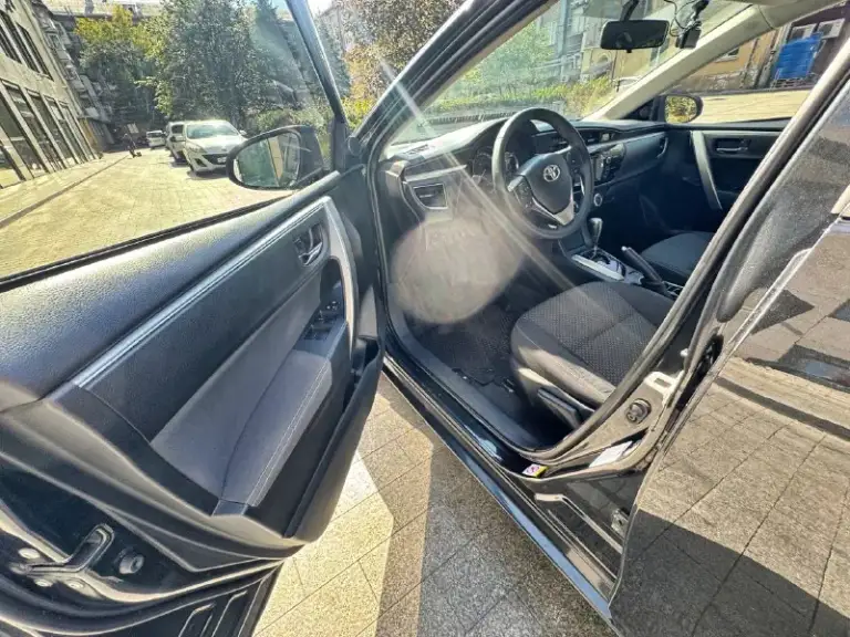 Продаю свой надежный автомобиль toyota corolla 2013, 1.6 cvt, style – ухоженный, с антикором и готов к зиме!
💰 Цена: 1 450 000 ₽ торг у капота.
📲 +7(949)322-18-00
📍 Осмотр и тест-драйв в удобное время г. Донецк, шахтерск, торез, снежное.
Автомобиль полностью готов к эксплуатации!
Пробег 203 000 км. Машина 2013 г, 3 владельца птс, приобретена в автосалоне toyota 23.01.2014г. В г. Ростов-на-дону, есть сервисная книжка. На 180-м регионе я первый владелец в птс.
Автомобиль без вложений:
✅Двигатель работает ровно, регулярная замена масла toyota масло, только поменял, отмечаю в журнале;
✅Воздушный, топливный фильтры, свечи заменены;
✅Кузов без ржавчины, провёл полную обработку;
✅Вариатор cvt работает мягко, без пинков, обслуживал;
✅По подвеске все менялось вовремя;
✅Подушки все на месте;
✅По опциям все необходимое есть:
- Кондиционер
- Подогрев передних сидений
- Хорошая оптика
- Жк-дисплей
- Управление на руле
- Камера заднего вида
- Carplay установлен
- Вместительный бага
📞 Звоните: +7(949)3221800 - фотография - 9