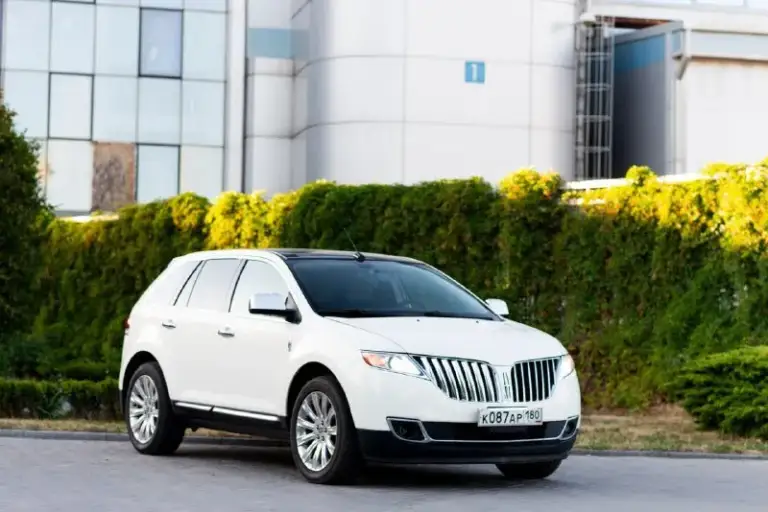 🔥🔥🔥🔥🔥🔥

Lincoln mkx 3.7 awd 2012

😎😏😏😕😕😕😕 😖

📞💬+79493457303

Lincoln mkx оснащен широким спектром современных систем и технологий, включая:

* Антиблокировочную систему (abs);
* Усилительное рулевое управление (eps);
* Систему подогрева передних сидений и задних;
* Электрический люк с электроприводом
* Ксеноновые фары с системой адаптивного освещения;
* Навигация
* Систему курсовой устойчивости (esc);
* Противотуманные фары;
* Комплексную охранную систему с иммобилайзером;
* Парковочные датчики заднего вида;
* Электронную систему контроля тяги (tcs);
* Электрические стеклоподъемники всех дверей;
* Датчик дождя
* Бортовой компьютер с многофункциональным дисплеем;
* Систему круиз-контроля;
* Двухзонный климат
* Аудиосистему премиум-класса с поддержкой
* Датчик света с функцией автоматического управления фарами

Основные характеристики:
• Объём двигателя: 3,7 л
• Тип двигателя: бензин
• Мощность: 300 л. С.
• Коробка передач: акпп
• Привод: awd
• Пробег: 201000
• Шины и диски: 235/55 r20
• Количество цилиндров: 6 v-образный
• Ёмкость топливного бака: 72 л - фотография - 1