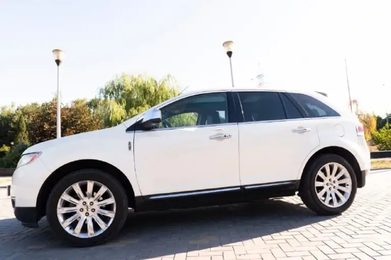 🔥🔥🔥🔥🔥🔥

Lincoln mkx 3.7 awd 2012

😎😏😏😕😕😕😕 😖

📞💬+79493457303

Lincoln mkx оснащен широким спектром современных систем и технологий, включая:

* Антиблокировочную систему (abs);
* Усилительное рулевое управление (eps);
* Систему подогрева передних сидений и задних;
* Электрический люк с электроприводом
* Ксеноновые фары с системой адаптивного освещения;
* Навигация
* Систему курсовой устойчивости (esc);
* Противотуманные фары;
* Комплексную охранную систему с иммобилайзером;
* Парковочные датчики заднего вида;
* Электронную систему контроля тяги (tcs);
* Электрические стеклоподъемники всех дверей;
* Датчик дождя
* Бортовой компьютер с многофункциональным дисплеем;
* Систему круиз-контроля;
* Двухзонный климат
* Аудиосистему премиум-класса с поддержкой
* Датчик света с функцией автоматического управления фарами

Основные характеристики:
• Объём двигателя: 3,7 л
• Тип двигателя: бензин
• Мощность: 300 л. С.
• Коробка передач: акпп
• Привод: awd
• Пробег: 201000
• Шины и диски: 235/55 r20
• Количество цилиндров: 6 v-образный
• Ёмкость топливного бака: 72 л - фотография - 2