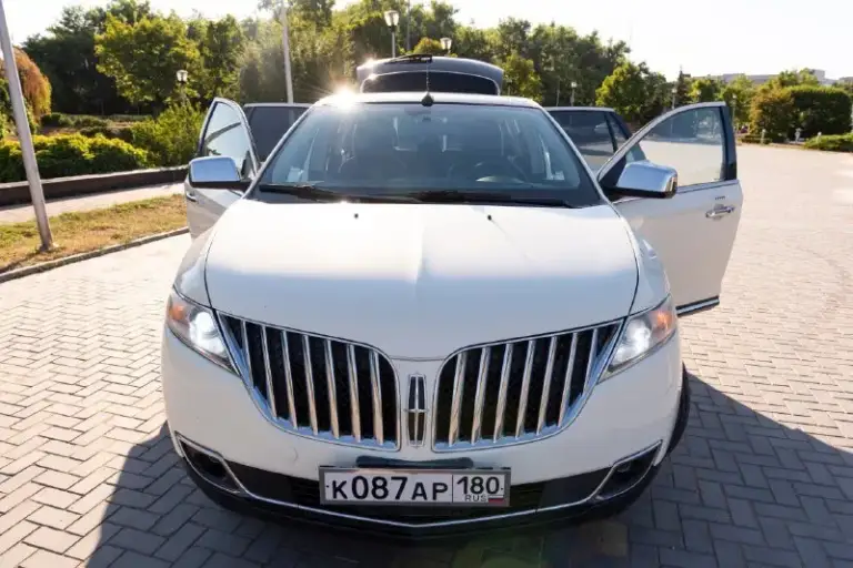 🔥🔥🔥🔥🔥🔥

Lincoln mkx 3.7 awd 2012

😎😏😏😕😕😕😕 😖

📞💬+79493457303

Lincoln mkx оснащен широким спектром современных систем и технологий, включая:

* Антиблокировочную систему (abs);
* Усилительное рулевое управление (eps);
* Систему подогрева передних сидений и задних;
* Электрический люк с электроприводом
* Ксеноновые фары с системой адаптивного освещения;
* Навигация
* Систему курсовой устойчивости (esc);
* Противотуманные фары;
* Комплексную охранную систему с иммобилайзером;
* Парковочные датчики заднего вида;
* Электронную систему контроля тяги (tcs);
* Электрические стеклоподъемники всех дверей;
* Датчик дождя
* Бортовой компьютер с многофункциональным дисплеем;
* Систему круиз-контроля;
* Двухзонный климат
* Аудиосистему премиум-класса с поддержкой
* Датчик света с функцией автоматического управления фарами

Основные характеристики:
• Объём двигателя: 3,7 л
• Тип двигателя: бензин
• Мощность: 300 л. С.
• Коробка передач: акпп
• Привод: awd
• Пробег: 201000
• Шины и диски: 235/55 r20
• Количество цилиндров: 6 v-образный
• Ёмкость топливного бака: 72 л - фотография - 3
