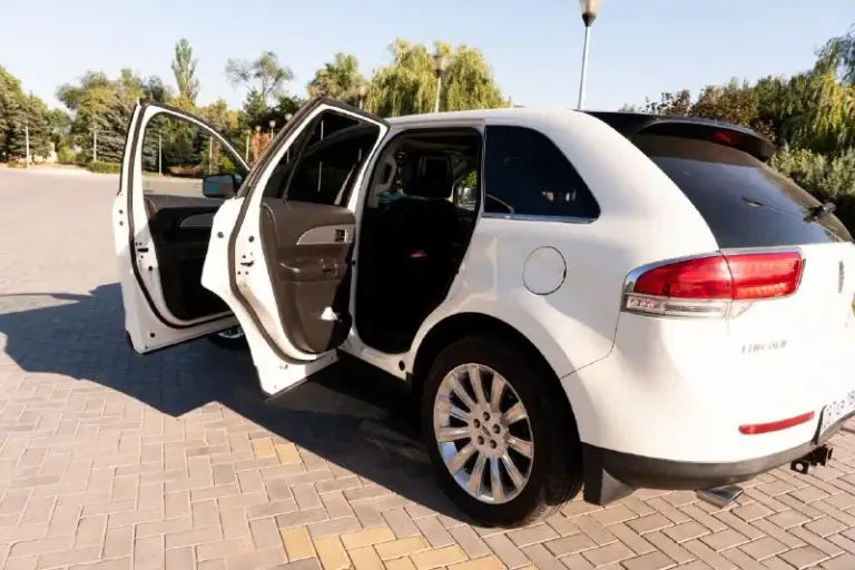 🔥🔥🔥🔥🔥🔥

Lincoln mkx 3.7 awd 2012

😎😏😏😕😕😕😕 😖

📞💬+79493457303

Lincoln mkx оснащен широким спектром современных систем и технологий, включая:

* Антиблокировочную систему (abs);
* Усилительное рулевое управление (eps);
* Систему подогрева передних сидений и задних;
* Электрический люк с электроприводом
* Ксеноновые фары с системой адаптивного освещения;
* Навигация
* Систему курсовой устойчивости (esc);
* Противотуманные фары;
* Комплексную охранную систему с иммобилайзером;
* Парковочные датчики заднего вида;
* Электронную систему контроля тяги (tcs);
* Электрические стеклоподъемники всех дверей;
* Датчик дождя
* Бортовой компьютер с многофункциональным дисплеем;
* Систему круиз-контроля;
* Двухзонный климат
* Аудиосистему премиум-класса с поддержкой
* Датчик света с функцией автоматического управления фарами

Основные характеристики:
• Объём двигателя: 3,7 л
• Тип двигателя: бензин
• Мощность: 300 л. С.
• Коробка передач: акпп
• Привод: awd
• Пробег: 201000
• Шины и диски: 235/55 r20
• Количество цилиндров: 6 v-образный
• Ёмкость топливного бака: 72 л - фотография - 7