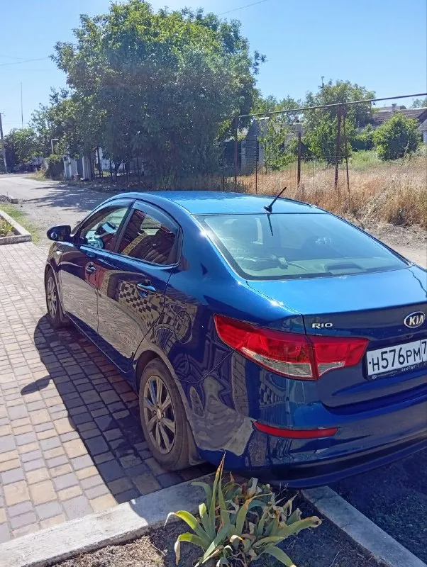 Kia rio 2015

1.6 Акпп /145 т. Км
Пробег родной, подтвержден автотекой.
Машина обслужена и не требует ни каких вложений, катализатор вырезан, прошита, подогрев передних сидений, руля, зоны дворников. Мультируль, мультимедиа с навигацией.
Мотор коробка работают идеально. Кондиционер, печка, работают отлично.
Стоит газ, газ вписан. Три хозяина. Есть сервисная книга, стоит автозапуск ( можно с телефона). Комплект зимней резины на дисках.

Стоимость 880.000₽

+79490397937 - фотография - 5
