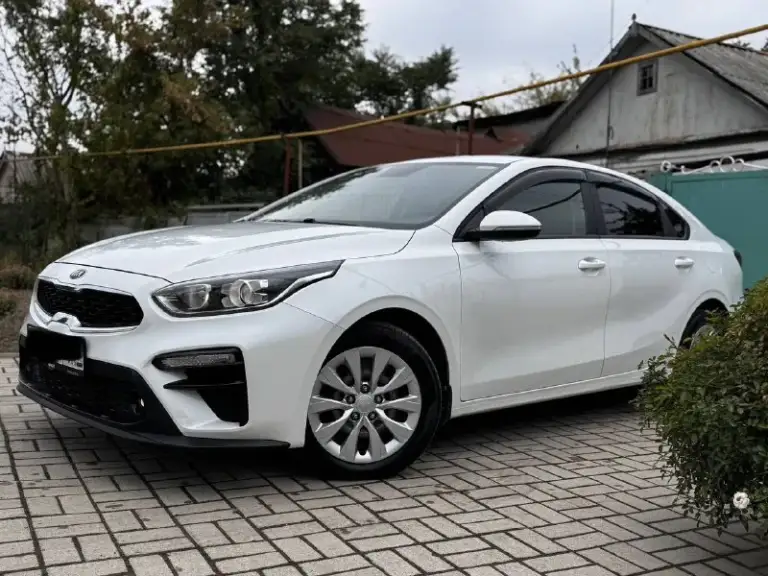 Продам kia cerato 2021 года самая максимальная комплектация родной пробег 146 000 км один хозяин машина п нас обслуживание не битая некрашеная объем двигателя 20л коробка автомат цена 1 800 000 руб. Телефон +7 949 50 999 58 - фотография - 3