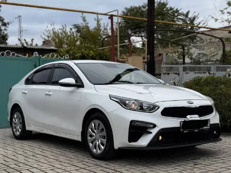 Продам kia cerato 2021 года самая максимальная комплектация родной пробег 146 000 км один хозяин машина п нас обслуживание не битая некрашеная объем двигателя 20л коробка автомат цена 1 800 000 руб. Телефон +7 949 50 999 58 - фотография - 4
