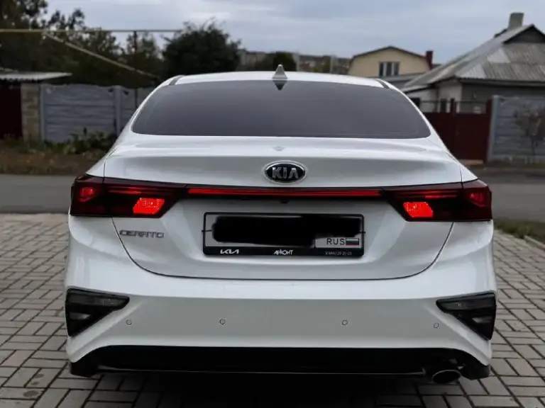 Продам kia cerato 2021 года самая максимальная комплектация родной пробег 146 000 км один хозяин машина п нас обслуживание не битая некрашеная объем двигателя 20л коробка автомат цена 1 800 000 руб. Телефон +7 949 50 999 58 - фотография - 7