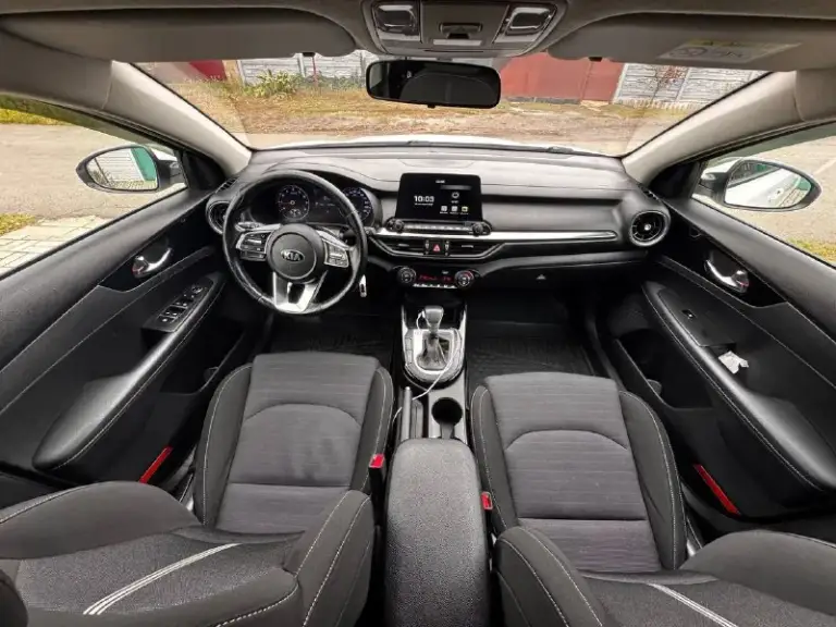 Продам kia cerato 2021 года самая максимальная комплектация родной пробег 146 000 км один хозяин машина п нас обслуживание не битая некрашеная объем двигателя 20л коробка автомат цена 1 800 000 руб. Телефон +7 949 50 999 58 - фотография - 8