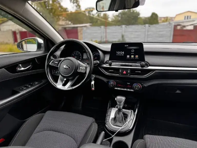 Продам kia cerato 2021 года самая максимальная комплектация родной пробег 146 000 км один хозяин машина п нас обслуживание не битая некрашеная объем двигателя 20л коробка автомат цена 1 800 000 руб. Телефон +7 949 50 999 58 - фотография - 9