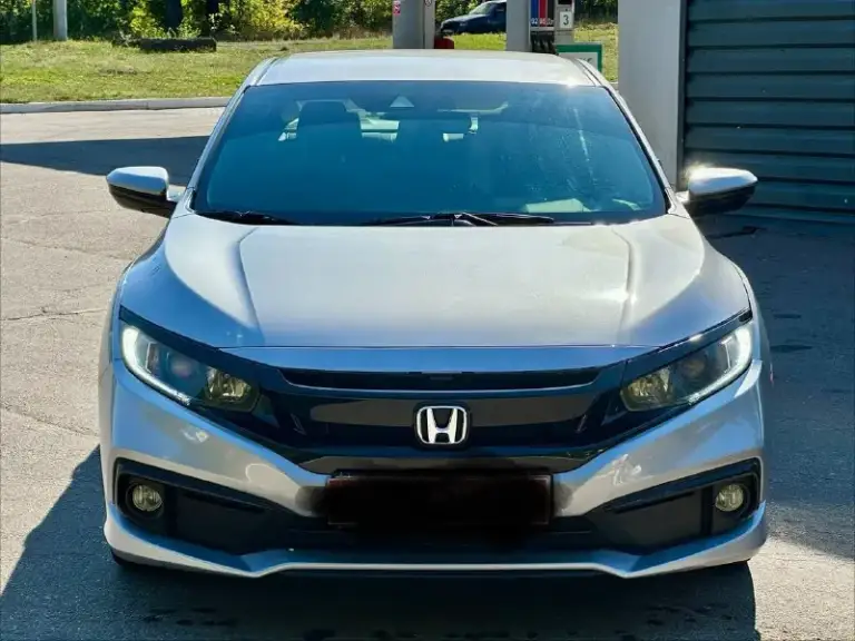 Продается honda civic 2.0 sport (2019), идеальное состояние
Цена 1🍋980 тыс. Руб, торг.
Год выпуска: 2019
Пробег: 60 000 км (оригинальный)
Двигатель: 2.0 л, атмосферный
Трансмиссия: вариатор
Привод: передний
Расход топлива: 7-8 л/100 км
Honda civic 2.0 sport 2019 года выпуска в безупречном состоянии. Автомобиль был лично пригнан из сша в 2021 году и эксплуатировался бережно, преимущественно в летний период. Хранился на обогреваемом паркинге. Оригинальный пробег составляет всего 60 000 км, что подтверждается отличным техническим состоянием.
Преимущества:
* Надежный двигатель: атмосферный двигатель 2.0 известен своим ресурсом более 500 000 км и обеспечивает оптимальный баланс экономичности и динамики. Регулярное обслуживание с заменой масла каждые 6 000 км гарантирует его долговечную работу.
* Идеальное состояние кузова: автомобиль не имеет повреждений и находится в отличном внешнем виде.
* Комплектация sport: спортивный обвес, 18-дюймовые литые диски и спортивная подвеска
📞 Звоните: +7(949)3121414 - фотография - 1