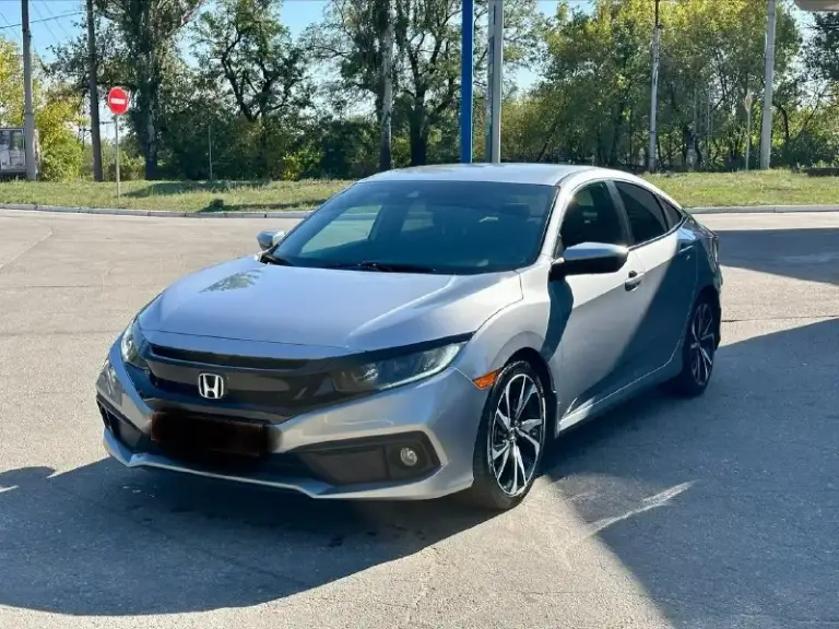 Продается honda civic 2.0 sport (2019), идеальное состояние
Цена 1🍋980 тыс. Руб, торг.
Год выпуска: 2019
Пробег: 60 000 км (оригинальный)
Двигатель: 2.0 л, атмосферный
Трансмиссия: вариатор
Привод: передний
Расход топлива: 7-8 л/100 км
Honda civic 2.0 sport 2019 года выпуска в безупречном состоянии. Автомобиль был лично пригнан из сша в 2021 году и эксплуатировался бережно, преимущественно в летний период. Хранился на обогреваемом паркинге. Оригинальный пробег составляет всего 60 000 км, что подтверждается отличным техническим состоянием.
Преимущества:
* Надежный двигатель: атмосферный двигатель 2.0 известен своим ресурсом более 500 000 км и обеспечивает оптимальный баланс экономичности и динамики. Регулярное обслуживание с заменой масла каждые 6 000 км гарантирует его долговечную работу.
* Идеальное состояние кузова: автомобиль не имеет повреждений и находится в отличном внешнем виде.
* Комплектация sport: спортивный обвес, 18-дюймовые литые диски и спортивная подвеска
📞 Звоните: +7(949)3121414 - фотография - 3