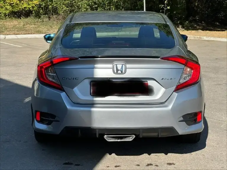 Продается honda civic 2.0 sport (2019), идеальное состояние
Цена 1🍋980 тыс. Руб, торг.
Год выпуска: 2019
Пробег: 60 000 км (оригинальный)
Двигатель: 2.0 л, атмосферный
Трансмиссия: вариатор
Привод: передний
Расход топлива: 7-8 л/100 км
Honda civic 2.0 sport 2019 года выпуска в безупречном состоянии. Автомобиль был лично пригнан из сша в 2021 году и эксплуатировался бережно, преимущественно в летний период. Хранился на обогреваемом паркинге. Оригинальный пробег составляет всего 60 000 км, что подтверждается отличным техническим состоянием.
Преимущества:
* Надежный двигатель: атмосферный двигатель 2.0 известен своим ресурсом более 500 000 км и обеспечивает оптимальный баланс экономичности и динамики. Регулярное обслуживание с заменой масла каждые 6 000 км гарантирует его долговечную работу.
* Идеальное состояние кузова: автомобиль не имеет повреждений и находится в отличном внешнем виде.
* Комплектация sport: спортивный обвес, 18-дюймовые литые диски и спортивная подвеска
📞 Звоните: +7(949)3121414 - фотография - 4