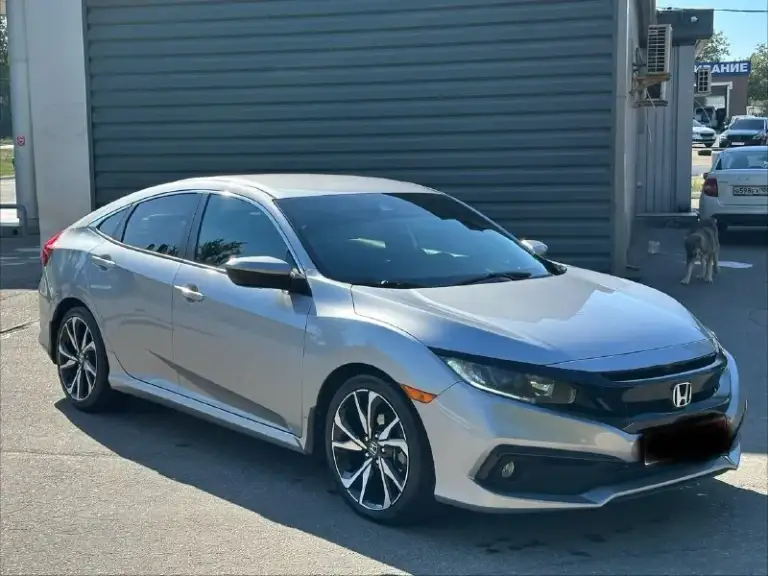 Продается honda civic 2.0 sport (2019), идеальное состояние
Цена 1🍋980 тыс. Руб, торг.
Год выпуска: 2019
Пробег: 60 000 км (оригинальный)
Двигатель: 2.0 л, атмосферный
Трансмиссия: вариатор
Привод: передний
Расход топлива: 7-8 л/100 км
Honda civic 2.0 sport 2019 года выпуска в безупречном состоянии. Автомобиль был лично пригнан из сша в 2021 году и эксплуатировался бережно, преимущественно в летний период. Хранился на обогреваемом паркинге. Оригинальный пробег составляет всего 60 000 км, что подтверждается отличным техническим состоянием.
Преимущества:
* Надежный двигатель: атмосферный двигатель 2.0 известен своим ресурсом более 500 000 км и обеспечивает оптимальный баланс экономичности и динамики. Регулярное обслуживание с заменой масла каждые 6 000 км гарантирует его долговечную работу.
* Идеальное состояние кузова: автомобиль не имеет повреждений и находится в отличном внешнем виде.
* Комплектация sport: спортивный обвес, 18-дюймовые литые диски и спортивная подвеска
📞 Звоните: +7(949)3121414 - фотография - 5