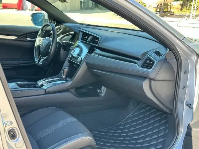 Продается honda civic 2.0 sport (2019), идеальное состояние
Цена 1🍋980 тыс. Руб, торг.
Год выпуска: 2019
Пробег: 60 000 км (оригинальный)
Двигатель: 2.0 л, атмосферный
Трансмиссия: вариатор
Привод: передний
Расход топлива: 7-8 л/100 км
Honda civic 2.0 sport 2019 года выпуска в безупречном состоянии. Автомобиль был лично пригнан из сша в 2021 году и эксплуатировался бережно, преимущественно в летний период. Хранился на обогреваемом паркинге. Оригинальный пробег составляет всего 60 000 км, что подтверждается отличным техническим состоянием.
Преимущества:
* Надежный двигатель: атмосферный двигатель 2.0 известен своим ресурсом более 500 000 км и обеспечивает оптимальный баланс экономичности и динамики. Регулярное обслуживание с заменой масла каждые 6 000 км гарантирует его долговечную работу.
* Идеальное состояние кузова: автомобиль не имеет повреждений и находится в отличном внешнем виде.
* Комплектация sport: спортивный обвес, 18-дюймовые литые диски и спортивная подвеска
📞 Звоните: +7(949)3121414 - фотография - 8