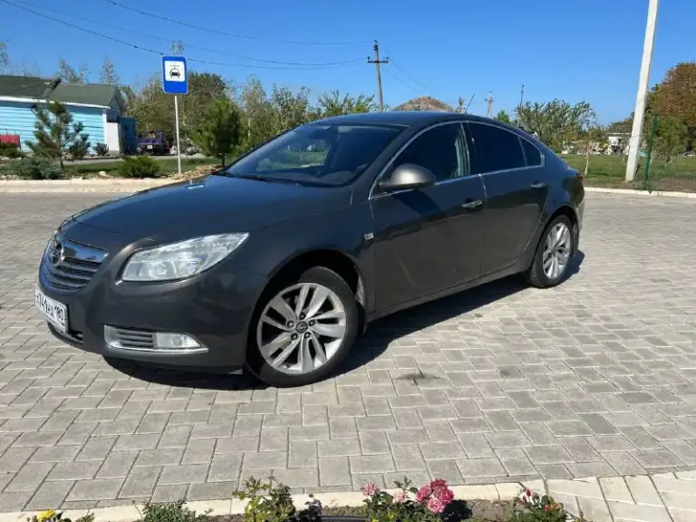 Opel insignia turbo 1.6⚡️180л. С
✨Год выпуска 2013
Комплектация cosmo sport
Кузов лифтбек
⚡️Мультируль
⚡️2Х зонный  климат-контроль
⚡️6 Air bag
⚡️Abs
⚡️Eba помощь при экстренном торможении
⚡️Ebd система распределения тормозных усилий
⚡️Asr aнтипробуксовочная  система
⚡️Esp система курсовой устойчивости
⚡️. .. -Image:url('//telegram. Org/img/emoji/40/e29aa1.png')">⚡️ручник с электроприводом
⚡️Датчик света
⚡️Датчик дождя
⚡️Электропривод боковых зеркал
⚡️Складываемые задние сидения
⚡️2 Ключа
Все сервисные  книжки!
И многое другое.
Двигатель 1,6 turbo. Разгон до 100 за секунды. Работает идеально
Мкпп 6 ступенчатая, работает на 5+
✨Кузов в идеальном состоянии, без рыжиков, сколов и прочего
Салон чистый, ухоженный, в авто не курили!
✨Резина r18 лето новая.
Рассмотрю варианты обмена, с вашей доплатой
✨По документам я хозяин, любое переоформление !
Цена 965 торг присутствует!
Г. Донецк
Все остальные вопросы по телефону +79494171326 - фотография - 2
