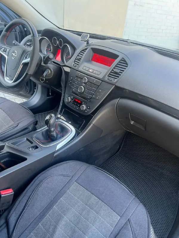 Opel insignia turbo 1.6⚡️180л. С
✨Год выпуска 2013
Комплектация cosmo sport
Кузов лифтбек
⚡️Мультируль
⚡️2Х зонный  климат-контроль
⚡️6 Air bag
⚡️Abs
⚡️Eba помощь при экстренном торможении
⚡️Ebd система распределения тормозных усилий
⚡️Asr aнтипробуксовочная  система
⚡️Esp система курсовой устойчивости
⚡️. .. -Image:url('//telegram. Org/img/emoji/40/e29aa1.png')">⚡️ручник с электроприводом
⚡️Датчик света
⚡️Датчик дождя
⚡️Электропривод боковых зеркал
⚡️Складываемые задние сидения
⚡️2 Ключа
Все сервисные  книжки!
И многое другое.
Двигатель 1,6 turbo. Разгон до 100 за секунды. Работает идеально
Мкпп 6 ступенчатая, работает на 5+
✨Кузов в идеальном состоянии, без рыжиков, сколов и прочего
Салон чистый, ухоженный, в авто не курили!
✨Резина r18 лето новая.
Рассмотрю варианты обмена, с вашей доплатой
✨По документам я хозяин, любое переоформление !
Цена 965 торг присутствует!
Г. Донецк
Все остальные вопросы по телефону +79494171326 - фотография - 7