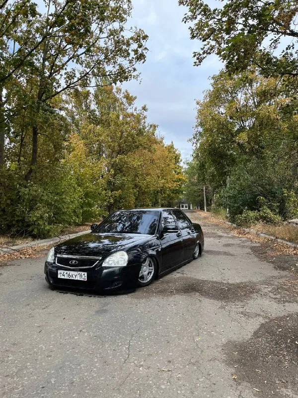Продаю лада приора 16кл.
Автомобиль на 4-х контурной пневмоподвеске! Стоят доработки под пневму (лонжероны заводские, не тронуты), установлен тонкий привод и смещение рулевых тяг.
Пневмоподвеска обслужена полностью, ничего не травит и не спускает (собрана на 8 мм трубке, компрессор беркут, стойки рубен -90, манометры кама3). По двигателю в отличном состоянии, гидрики не тарахтят, масленка не горит, тяга хорошая, масло никуда не уходит. Кпп без нареканий, передачи не выбивает, вторая не хрустит, недавно обслуживались привода. Днище целое, стаканы не гнилые, пороги не гнилые, переваренное.
Стоит достойная музыка, мафон аура, хороший фронт+саб
По электрике все рабочее.
Эсп, эур, обогрев заднего стекла, центральный замок.
Вложений не требует.
Аккуратная эксплуатация автомобиля.
395.000₽
Г. Амвросиевка
+79493667987 - фотография - 1