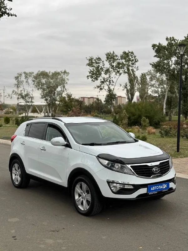 ⚪️ Kia sportage

💰Цена: 1 170 000р
🏢Город: мариуполь
📅Год выпуска: 2011
🧾Пробег: 246 661 км.
⚙️Двигатель: 2.0
⛽Топливо: бензин/газ
⚙️Кпп: механика

📞 Телефон:

+7-949-727-41-51
+7-989-263-55-56
+7-949-551-91-52

💾 Описание:

Sportage - безусло. .. Никой и полноприводной компоновкой не имеет заводских недостатков, надежный, неприхотливый и дешевый в обслуживании как и весь автомобиль.

✔️Опрятный кузов без коррозии.
✔️Два владельца, птс оригинал.
✔️Южная эксплуатация.
✔️Техническая часть на 5+
Двигатель работает ровно без расхода масла, мкпп и сцепление без нареканий, ходовая сбитая.

Отличная комплектация:
Климат контроль ❄️ (холодит отлично), мульти-руль, полный электропакет, птф, abs, airbag, гидроусилитель руля, магнитола с bluetooth, литые диски.

⛽️ Установлен форсуночный газ четвертого поколения.

Улица шевченко 269

🏦 Возможна продажа в кредит по двум документам. - фотография - 1