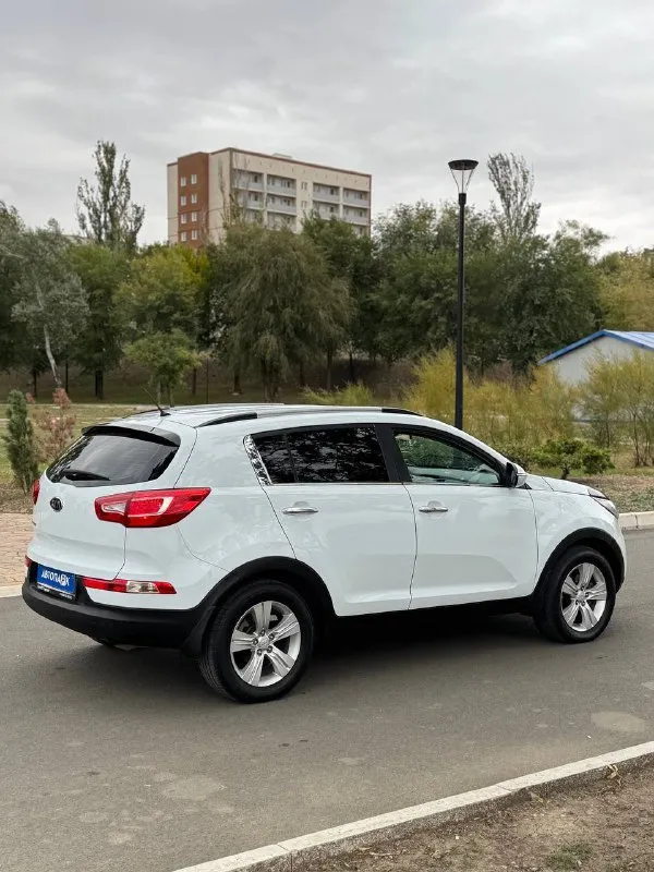 ⚪️ Kia sportage

💰Цена: 1 170 000р
🏢Город: мариуполь
📅Год выпуска: 2011
🧾Пробег: 246 661 км.
⚙️Двигатель: 2.0
⛽Топливо: бензин/газ
⚙️Кпп: механика

📞 Телефон:

+7-949-727-41-51
+7-989-263-55-56
+7-949-551-91-52

💾 Описание:

Sportage - безусло. .. Никой и полноприводной компоновкой не имеет заводских недостатков, надежный, неприхотливый и дешевый в обслуживании как и весь автомобиль.

✔️Опрятный кузов без коррозии.
✔️Два владельца, птс оригинал.
✔️Южная эксплуатация.
✔️Техническая часть на 5+
Двигатель работает ровно без расхода масла, мкпп и сцепление без нареканий, ходовая сбитая.

Отличная комплектация:
Климат контроль ❄️ (холодит отлично), мульти-руль, полный электропакет, птф, abs, airbag, гидроусилитель руля, магнитола с bluetooth, литые диски.

⛽️ Установлен форсуночный газ четвертого поколения.

Улица шевченко 269

🏦 Возможна продажа в кредит по двум документам. - фотография - 4