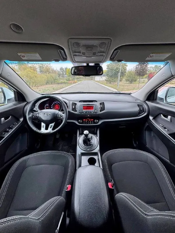 ⚪️ Kia sportage

💰Цена: 1 170 000р
🏢Город: мариуполь
📅Год выпуска: 2011
🧾Пробег: 246 661 км.
⚙️Двигатель: 2.0
⛽Топливо: бензин/газ
⚙️Кпп: механика

📞 Телефон:

+7-949-727-41-51
+7-989-263-55-56
+7-949-551-91-52

💾 Описание:

Sportage - безусло. .. Никой и полноприводной компоновкой не имеет заводских недостатков, надежный, неприхотливый и дешевый в обслуживании как и весь автомобиль.

✔️Опрятный кузов без коррозии.
✔️Два владельца, птс оригинал.
✔️Южная эксплуатация.
✔️Техническая часть на 5+
Двигатель работает ровно без расхода масла, мкпп и сцепление без нареканий, ходовая сбитая.

Отличная комплектация:
Климат контроль ❄️ (холодит отлично), мульти-руль, полный электропакет, птф, abs, airbag, гидроусилитель руля, магнитола с bluetooth, литые диски.

⛽️ Установлен форсуночный газ четвертого поколения.

Улица шевченко 269

🏦 Возможна продажа в кредит по двум документам. - фотография - 9