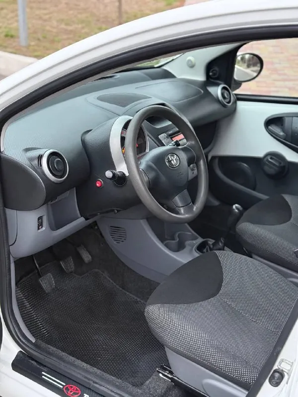 🩷 Toyota aygo

💰Цена: 490 000р
🏢Город: мариуполь
📅Год выпуска: 2009
🧾Пробег: 217 285 км.
⚙️Двигатель: 1.0
⛽Топливо: бензин
⚙️Кпп: механика

📞 Телефон:

+7-989-263-55-56
+7-949-727-41-51
+7-949-713-18-14

💾 Описание:

Идеальный городской хэтчбек на каждый день будет очень удобный в городе. Техническая часть на твердую пятерку и не требует никаких вложений. Есть вся сервисная история.

✅ Цепной двигатель в паре с механической коробкой очень надёжный и не прихотливый.

✅ Кондиционер холодит шикарно, электростеклоподьемники, abs, гидроусилитель руля, две подушки безопасности, центральный замок, новая летняя резина.

Улица шевченко 269

🏦 Возможна продажа в кредит по двум документам. - фотография - 8