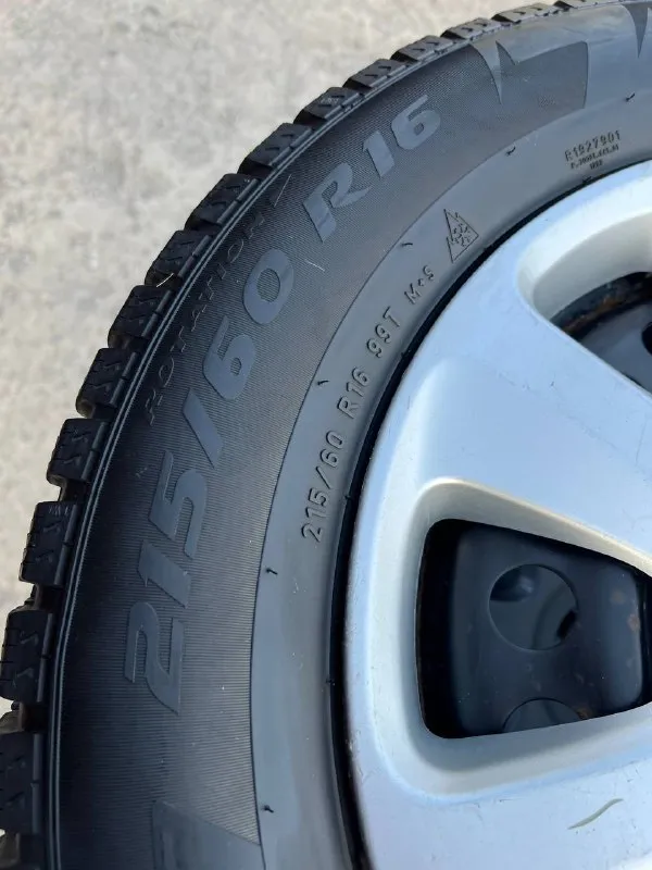 Продам: зимние колеса r-16, 5x114.3‼️
Подходят на большинство японских и корейских авто.
Цена: 19.999 руб (за комплект!)
✅ Оригинальные штампы - mitsubishi (+ колпаки‼️)
Хaрaктeриcтики - r16, 6.5j, et-44, 5x114.3
✅ Резина зимняя - 215/ 60/ r16 -
Pirelli ice zero.
Без грыж и боковых ремонтов, давление держат.
Достались с автомобилем.
Стояли на outlander asx.
📍Осмотр в г. Дoнецк, калининский р-н
📞🇷🇺Звоните: +7 949-577-25-85 - фотография - 7