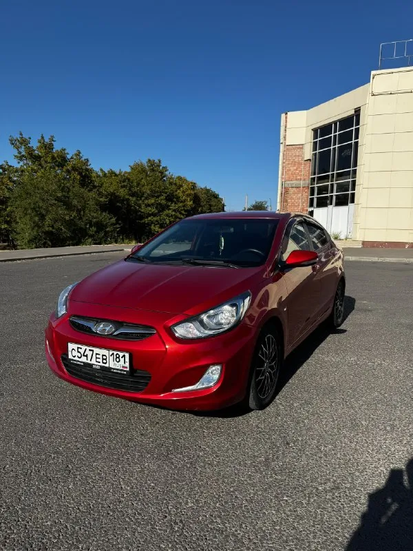 Продам hyundai solaris 1 поколения!
Год выпуска: конец 2011 года.
Двигатель 1.6 (123л. С. ) - цепной!
4-Ступенчатая, самая надежная и неприхотливая!
Автомобиль собственный, владеем уже более года! Продажа в связи с покупкой машины побольше!
Пробег 41000, покупали на пробеге 30.000, проехали совсем немного, исключительно по городу. В автомобиль заливали только 95 бензин, два раза поменяли масло на самое лучшее оригинальное.
Птс оригинал, я третий собственник.
В машине обслужено все до последнего винтика, делать абсолютно ничего не нужно! Ходовая в идеальном состоянии.
Автомобиль весь в родном окрасе, оцинкован весь кузов кроме крыши и капота!
Самая максимальная комплектация для данной модели!!!
- Климат контроль, подогрев сидений, 6 подушек безопасности, abs, esp, гур, eco- режим, подогрев лобового стекла и зоны дворников, подогрев боковых зеркал и заднего стекла, 4 эсп, мультируль, штатная магнитола с поддержкой bluetooth!!!
- Бесключевой доступ, запуск с
📞 Звоните: +7(959)5488501 - фотография - 1
