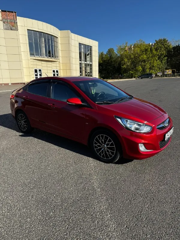 Продам hyundai solaris 1 поколения!
Год выпуска: конец 2011 года.
Двигатель 1.6 (123л. С. ) - цепной!
4-Ступенчатая, самая надежная и неприхотливая!
Автомобиль собственный, владеем уже более года! Продажа в связи с покупкой машины побольше!
Пробег 41000, покупали на пробеге 30.000, проехали совсем немного, исключительно по городу. В автомобиль заливали только 95 бензин, два раза поменяли масло на самое лучшее оригинальное.
Птс оригинал, я третий собственник.
В машине обслужено все до последнего винтика, делать абсолютно ничего не нужно! Ходовая в идеальном состоянии.
Автомобиль весь в родном окрасе, оцинкован весь кузов кроме крыши и капота!
Самая максимальная комплектация для данной модели!!!
- Климат контроль, подогрев сидений, 6 подушек безопасности, abs, esp, гур, eco- режим, подогрев лобового стекла и зоны дворников, подогрев боковых зеркал и заднего стекла, 4 эсп, мультируль, штатная магнитола с поддержкой bluetooth!!!
- Бесключевой доступ, запуск с
📞 Звоните: +7(959)5488501 - фотография - 3