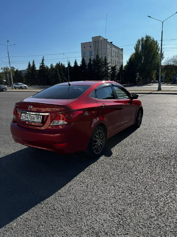 Продам hyundai solaris 1 поколения!
Год выпуска: конец 2011 года.
Двигатель 1.6 (123л. С. ) - цепной!
4-Ступенчатая, самая надежная и неприхотливая!
Автомобиль собственный, владеем уже более года! Продажа в связи с покупкой машины побольше!
Пробег 41000, покупали на пробеге 30.000, проехали совсем немного, исключительно по городу. В автомобиль заливали только 95 бензин, два раза поменяли масло на самое лучшее оригинальное.
Птс оригинал, я третий собственник.
В машине обслужено все до последнего винтика, делать абсолютно ничего не нужно! Ходовая в идеальном состоянии.
Автомобиль весь в родном окрасе, оцинкован весь кузов кроме крыши и капота!
Самая максимальная комплектация для данной модели!!!
- Климат контроль, подогрев сидений, 6 подушек безопасности, abs, esp, гур, eco- режим, подогрев лобового стекла и зоны дворников, подогрев боковых зеркал и заднего стекла, 4 эсп, мультируль, штатная магнитола с поддержкой bluetooth!!!
- Бесключевой доступ, запуск с
📞 Звоните: +7(959)5488501 - фотография - 4