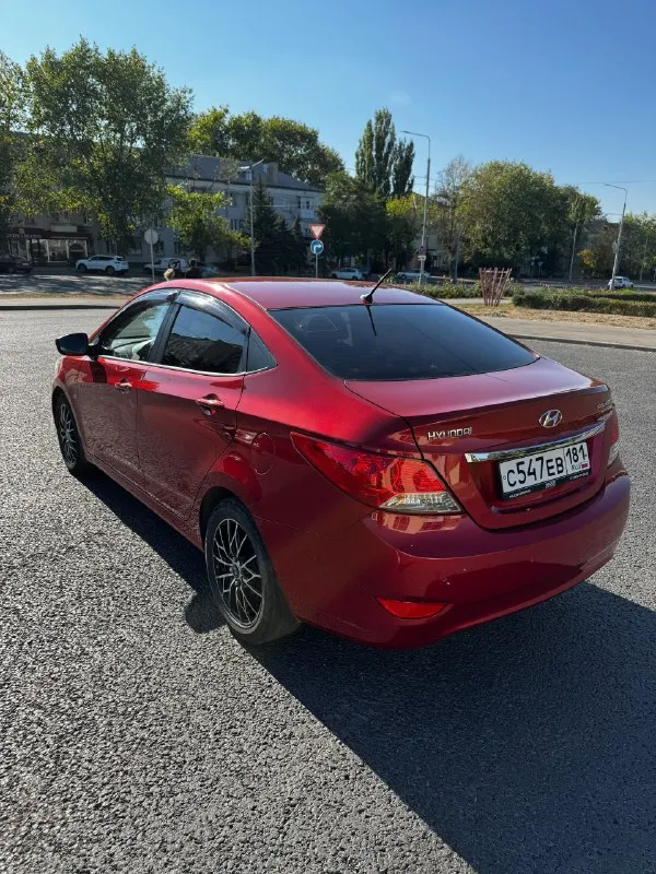 Продам hyundai solaris 1 поколения!
Год выпуска: конец 2011 года.
Двигатель 1.6 (123л. С. ) - цепной!
4-Ступенчатая, самая надежная и неприхотливая!
Автомобиль собственный, владеем уже более года! Продажа в связи с покупкой машины побольше!
Пробег 41000, покупали на пробеге 30.000, проехали совсем немного, исключительно по городу. В автомобиль заливали только 95 бензин, два раза поменяли масло на самое лучшее оригинальное.
Птс оригинал, я третий собственник.
В машине обслужено все до последнего винтика, делать абсолютно ничего не нужно! Ходовая в идеальном состоянии.
Автомобиль весь в родном окрасе, оцинкован весь кузов кроме крыши и капота!
Самая максимальная комплектация для данной модели!!!
- Климат контроль, подогрев сидений, 6 подушек безопасности, abs, esp, гур, eco- режим, подогрев лобового стекла и зоны дворников, подогрев боковых зеркал и заднего стекла, 4 эсп, мультируль, штатная магнитола с поддержкой bluetooth!!!
- Бесключевой доступ, запуск с
📞 Звоните: +7(959)5488501 - фотография - 6