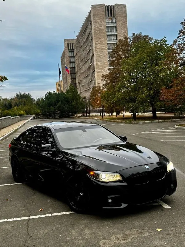 Продам bmw 535i рестайлинг 2014 года выпуска
Заводской m-pac, на заднем приводе
Автомобиль в отличном состоянии. Полностью обслужен. 3.0 бензин работает идеально, не троит и не дымит. Коробка переключает без проблем. Есть все чеки и гарантии по обслуживанию! Установлен приятный выхлоп. Очень много доработок на автомобиле, которые приятно увидят нового владельца! Машина была долго в одних руках, знаю её полностью! Это не отжатая бмв, а реально достойная машина! Кузов в отличном состоянии, один косметический окрас! Так весь автомобиль в родном окрасе.
В топовой комплектации: ночное видение, люк, кожаный салон, мультируль, м-пакет, много-зонный климат, серво-руль, обширная отделка кожи, есть много приятных функций и все работает! Автомобиль без ошибок и без вложений! Два комплекта колес и ковров в салон! Новому владельцу только наслаждаться от управления.
Осмотр донецк
Цена 2.150.000 ₽, возможен торг у авто, для быстрого покупателя также помогу с продажей в кред
📞 Звоните: +7(949)4538040 - фотография - 1