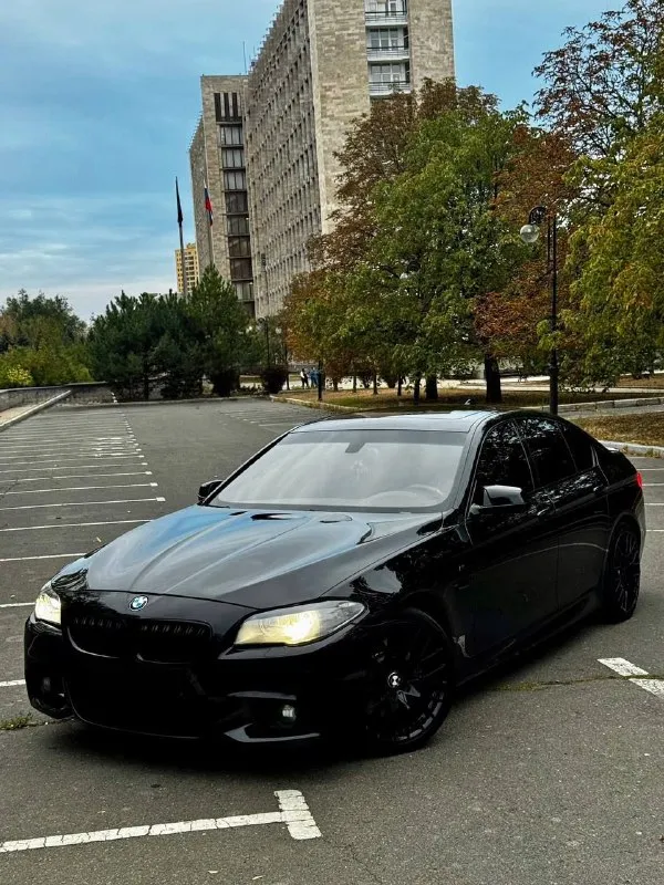 Продам bmw 535i рестайлинг 2014 года выпуска
Заводской m-pac, на заднем приводе
Автомобиль в отличном состоянии. Полностью обслужен. 3.0 бензин работает идеально, не троит и не дымит. Коробка переключает без проблем. Есть все чеки и гарантии по обслуживанию! Установлен приятный выхлоп. Очень много доработок на автомобиле, которые приятно увидят нового владельца! Машина была долго в одних руках, знаю её полностью! Это не отжатая бмв, а реально достойная машина! Кузов в отличном состоянии, один косметический окрас! Так весь автомобиль в родном окрасе.
В топовой комплектации: ночное видение, люк, кожаный салон, мультируль, м-пакет, много-зонный климат, серво-руль, обширная отделка кожи, есть много приятных функций и все работает! Автомобиль без ошибок и без вложений! Два комплекта колес и ковров в салон! Новому владельцу только наслаждаться от управления.
Осмотр донецк
Цена 2.150.000 ₽, возможен торг у авто, для быстрого покупателя также помогу с продажей в кред
📞 Звоните: +7(949)4538040 - фотография - 2