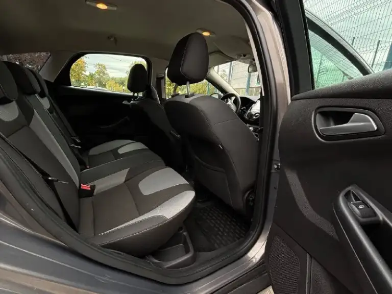 Продам ford focus 3 в идеальном состоянии, 2014 года выпуска, объём двигателя 1.6 125 л. С, коробка автомат 6-ст, родной пробег 180.000, без дтп, в родном окрасе, за всё время эксплуатации 2 хозяина, в максимальной комплектации, авто технически и внешне в отличном состоянии!, ухожена и обслужена, по машине работает абсолютно все, вложений не каких не требует, комплектация: климат контроль, круиз контроль, складывание зеркал, мультируль, 4-эл стеклоподъёмника, подогрев передних сидений, электро привод зеркал, обогрев зеркал, датчик света и дождя, бортовой компьютер, линзованая оптика, противотуманные фары, обогрев лобового, обогрев заднего стекла, мультимедиа с хорошим звуком, парктроники, имеется абсолютно все для комфортной езды, все работает в штатном режиме
По запросу скину видео обзор, по документам кристально чисто, любой вид оформления.
Цена 880.000 возможен хороший торг реальному покупателю! На все остальные вопросы отвечу по телефону +7949620-99-74
+7949564-47-36
Г. Донецк ворошиловский район - фотография - 8