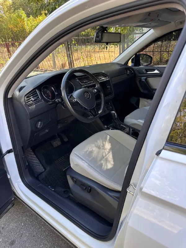 Продаю tiguan se 2021 гв. , 2.0, полный привод, пробег 108000
Покупал в салоне fresh авто в ростове с пробегом 13500 км, не битый, был вопрос по дренажу, устранили. Первое то делали в донецке. В одних руках, замена масла каждые 7-7500 км. С машиной 2 комплекта дисков и резины новые (зима/лето). Зоны риска в пленке, свет ближний и дальний линза.
Carplay, камера, надежная 8-ст. Акпп aisin, кожа, 2-х зонный климат, люк, панорама, круиз, слепые зоны, бесключевой доступ и запуск, электроручник, радар, абс, есп, датчик давления в шинах, антипробуксовка.
. Переоформление в гибдд.
2 650 000₽
+79495251763 - фотография - 10
