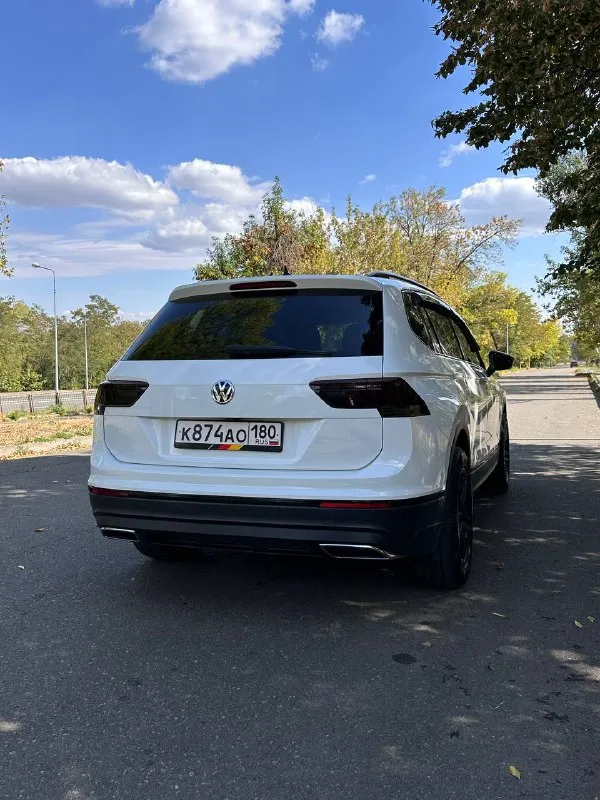 Продаю tiguan se 2021 гв. , 2.0, полный привод, пробег 108000
Покупал в салоне fresh авто в ростове с пробегом 13500 км, не битый, был вопрос по дренажу, устранили. Первое то делали в донецке. В одних руках, замена масла каждые 7-7500 км. С машиной 2 комплекта дисков и резины новые (зима/лето). Зоны риска в пленке, свет ближний и дальний линза.
Carplay, камера, надежная 8-ст. Акпп aisin, кожа, 2-х зонный климат, люк, панорама, круиз, слепые зоны, бесключевой доступ и запуск, электроручник, радар, абс, есп, датчик давления в шинах, антипробуксовка.
. Переоформление в гибдд.
2 650 000₽
+79495251763 - фотография - 3