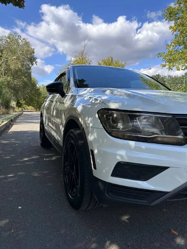 Продаю tiguan se 2021 гв. , 2.0, полный привод, пробег 108000
Покупал в салоне fresh авто в ростове с пробегом 13500 км, не битый, был вопрос по дренажу, устранили. Первое то делали в донецке. В одних руках, замена масла каждые 7-7500 км. С машиной 2 комплекта дисков и резины новые (зима/лето). Зоны риска в пленке, свет ближний и дальний линза.
Carplay, камера, надежная 8-ст. Акпп aisin, кожа, 2-х зонный климат, люк, панорама, круиз, слепые зоны, бесключевой доступ и запуск, электроручник, радар, абс, есп, датчик давления в шинах, антипробуксовка.
. Переоформление в гибдд.
2 650 000₽
+79495251763 - фотография - 4