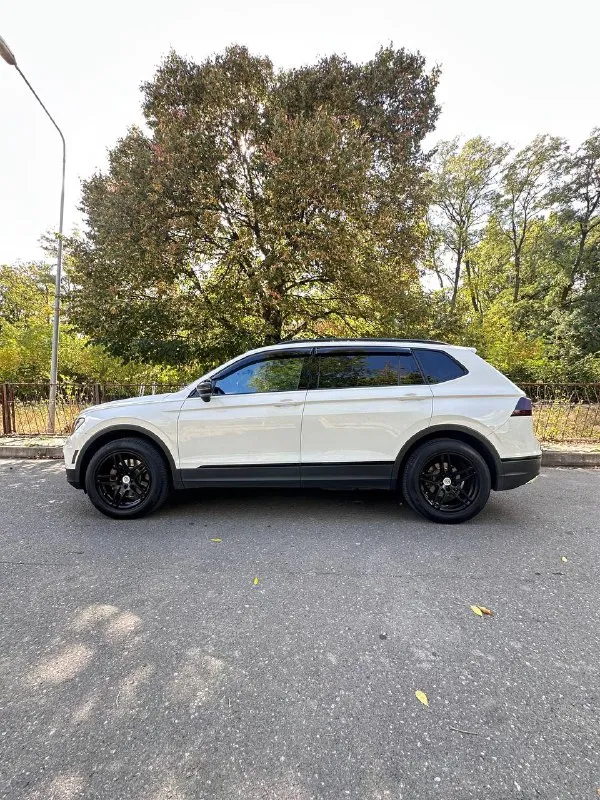 Продаю tiguan se 2021 гв. , 2.0, полный привод, пробег 108000
Покупал в салоне fresh авто в ростове с пробегом 13500 км, не битый, был вопрос по дренажу, устранили. Первое то делали в донецке. В одних руках, замена масла каждые 7-7500 км. С машиной 2 комплекта дисков и резины новые (зима/лето). Зоны риска в пленке, свет ближний и дальний линза.
Carplay, камера, надежная 8-ст. Акпп aisin, кожа, 2-х зонный климат, люк, панорама, круиз, слепые зоны, бесключевой доступ и запуск, электроручник, радар, абс, есп, датчик давления в шинах, антипробуксовка.
. Переоформление в гибдд.
2 650 000₽
+79495251763 - фотография - 5