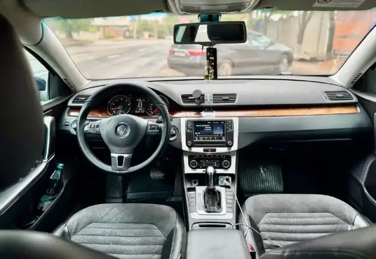 Volkswagen passat b7 2012 года эксплуатации, 1.8tsi, бензин, 165 тыс км пробег, без дтп! Автомобиль в отличном ухоженном состоянии! По кузову без нареканий! Двигатель ходовая в отличном состоянии все работает отлично, автомобиль вложений не требует, всегда бережная эксплуатация, расходники меняются каждые 7 тыс км, расхода масла нет! Салон чист ухоженный! В полной комплектации, кожа с альконтарой электро сидения большой монитор, полный электро пакет. 2 зонный климат контроль, датчики света дождя, обогрев сидений, складывание зеркал при закрытии авто, сидения с поддержкой, в данном авто есть все для комфортной езды и получения удовольствия от манёвренности езды! Юридически кристально чистая любое оформление собвственник, срочно все вопросы по телефону звонить в. Любое время! Цена 985 000 тыс руб, +7949-612-37-14
+7949-401-03-58
📞 Звоните: +7(949)6123714 - фотография - 5