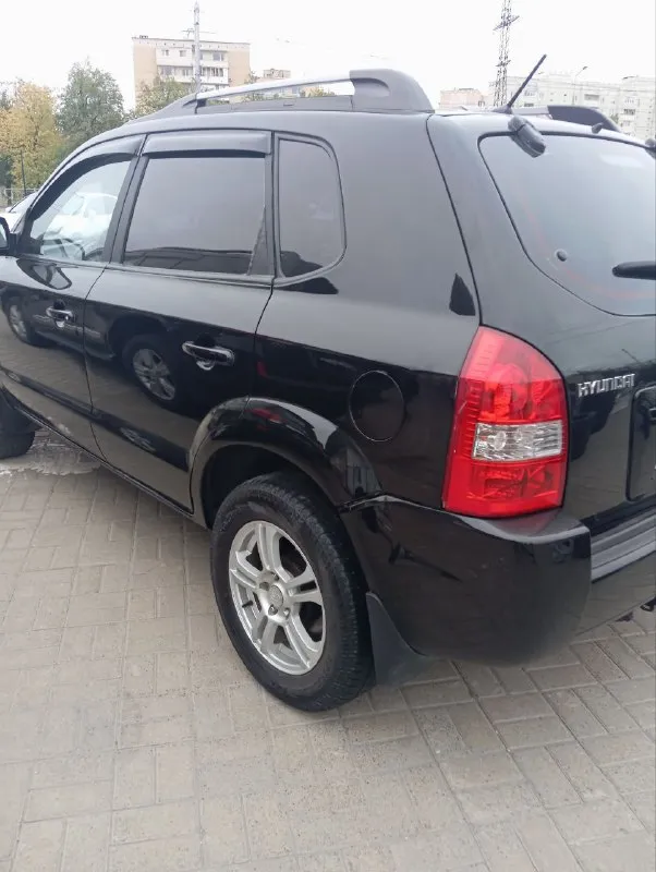 Продам автомобиль hyundai tucson 2008г. Двигатель 2лит бензин. Полный привод. Кондиционер рабочий. Авто в отличном состоянии, ничего делать не надо. Авто обслужено и ухожено. Коробка механика. Пробег 220тыс. Автотека зелёная. Птс оригинал, два хозяина, зимняя резина, прогоню к вам, по договоренности. Цена 840 тыс руб. Не большой торг. Т +79495247211 г. Мариуполь - фотография - 4