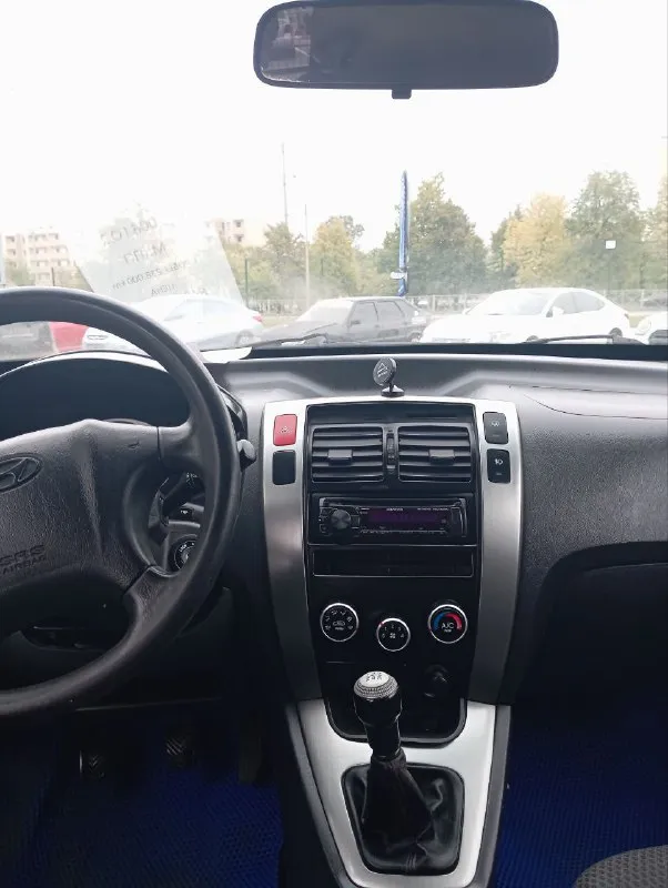 Продам автомобиль hyundai tucson 2008г. Двигатель 2лит бензин. Полный привод. Кондиционер рабочий. Авто в отличном состоянии, ничего делать не надо. Авто обслужено и ухожено. Коробка механика. Пробег 220тыс. Автотека зелёная. Птс оригинал, два хозяина, зимняя резина, прогоню к вам, по договоренности. Цена 840 тыс руб. Не большой торг. Т +79495247211 г. Мариуполь - фотография - 6