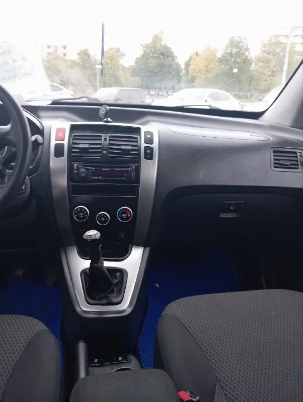 Продам автомобиль hyundai tucson 2008г. Двигатель 2лит бензин. Полный привод. Кондиционер рабочий. Авто в отличном состоянии, ничего делать не надо. Авто обслужено и ухожено. Коробка механика. Пробег 220тыс. Автотека зелёная. Птс оригинал, два хозяина, зимняя резина, прогоню к вам, по договоренности. Цена 840 тыс руб. Не большой торг. Т +79495247211 г. Мариуполь - фотография - 7