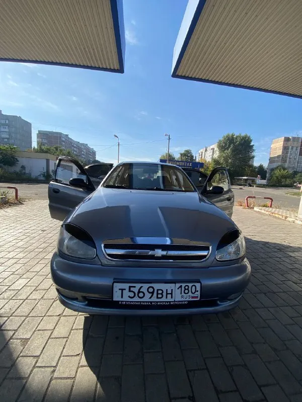 Продам ланос 1.5 2007г
Состояние кузова на фото
Кондиционер не заправлен, печка греет
Фара одна замутненная (5к скидываю, купите новую с озона)

С машиной отдаю:
-Комплект зимней резины
-Линзы на фары (сниму перед переоформлением, либо снимете сами)
-Накидки с подогревом сидений
-Видеорегистратор

В машине стоит хорошая музыка, магнитола с bluetooth, подсветка салона регулируется с телефона, натянуты чехлы из кож зама, окрашены дверные карты в черный цвет.

Что менялось:
-Сцепление
-Тормоза
-Подвеска в круг
-Полностью вся печка
-Часть глушителя
-Резинки глушителя
-Обрабатывался салон изнутри антикором
-Устанавливалась шумоизоляция передних дверей и задней полки

Цена 295 000
+79493648619 - фотография - 2