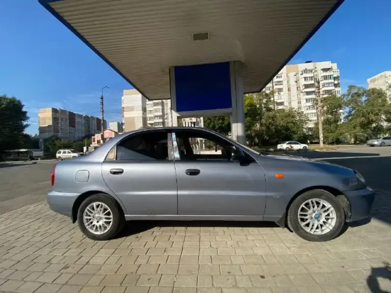 Продам ланос 1.5 2007г
Состояние кузова на фото
Кондиционер не заправлен, печка греет
Фара одна замутненная (5к скидываю, купите новую с озона)

С машиной отдаю:
-Комплект зимней резины
-Линзы на фары (сниму перед переоформлением, либо снимете сами)
-Накидки с подогревом сидений
-Видеорегистратор

В машине стоит хорошая музыка, магнитола с bluetooth, подсветка салона регулируется с телефона, натянуты чехлы из кож зама, окрашены дверные карты в черный цвет.

Что менялось:
-Сцепление
-Тормоза
-Подвеска в круг
-Полностью вся печка
-Часть глушителя
-Резинки глушителя
-Обрабатывался салон изнутри антикором
-Устанавливалась шумоизоляция передних дверей и задней полки

Цена 295 000
+79493648619 - фотография - 5