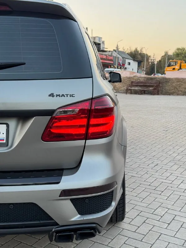 Gl 400 4matic
Цена:2.790.000 торг/кредит/обмен
7 Мест
Год:2013
: 3.0 333Л. С. С чугунным блоком.
Коробка обычная 7 ступка
Amg пакет под 6.3
📱Установлена мультимедиа андроид в стиле gls с интернетом
👍Машина в дорогой пленке kpmf, держится много лет и нет никаких косяков, выгляди очень шикарно и дорого.
У авто два окраса без какой либо жести.
🎁Шикарный бонус : установлен thor акустическая выхлопная система, управляется с телефона, можно выбрать звук любого мотора и настроить его под себя или отключить когда надоест
Полная комплектация:
Камеры 360,тройная панорама, доводчики, бесключевой, массаж, обогрев руля, всех сидений, вентиляция и тд
+79496438443
Макеевка
Возможен обмен на обмен цена будет выше
Хлам по завышенным ценам не предлагать!
📲 Tg: @perekup_9999
📞 Звоните: +7(949)6438443 - фотография - 6