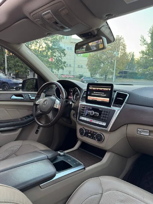 Gl 400 4matic
Цена:2.790.000 торг/кредит/обмен
7 Мест
Год:2013
: 3.0 333Л. С. С чугунным блоком.
Коробка обычная 7 ступка
Amg пакет под 6.3
📱Установлена мультимедиа андроид в стиле gls с интернетом
👍Машина в дорогой пленке kpmf, держится много лет и нет никаких косяков, выгляди очень шикарно и дорого.
У авто два окраса без какой либо жести.
🎁Шикарный бонус : установлен thor акустическая выхлопная система, управляется с телефона, можно выбрать звук любого мотора и настроить его под себя или отключить когда надоест
Полная комплектация:
Камеры 360,тройная панорама, доводчики, бесключевой, массаж, обогрев руля, всех сидений, вентиляция и тд
+79496438443
Макеевка
Возможен обмен на обмен цена будет выше
Хлам по завышенным ценам не предлагать!
📲 Tg: @perekup_9999
📞 Звоните: +7(949)6438443 - фотография - 8